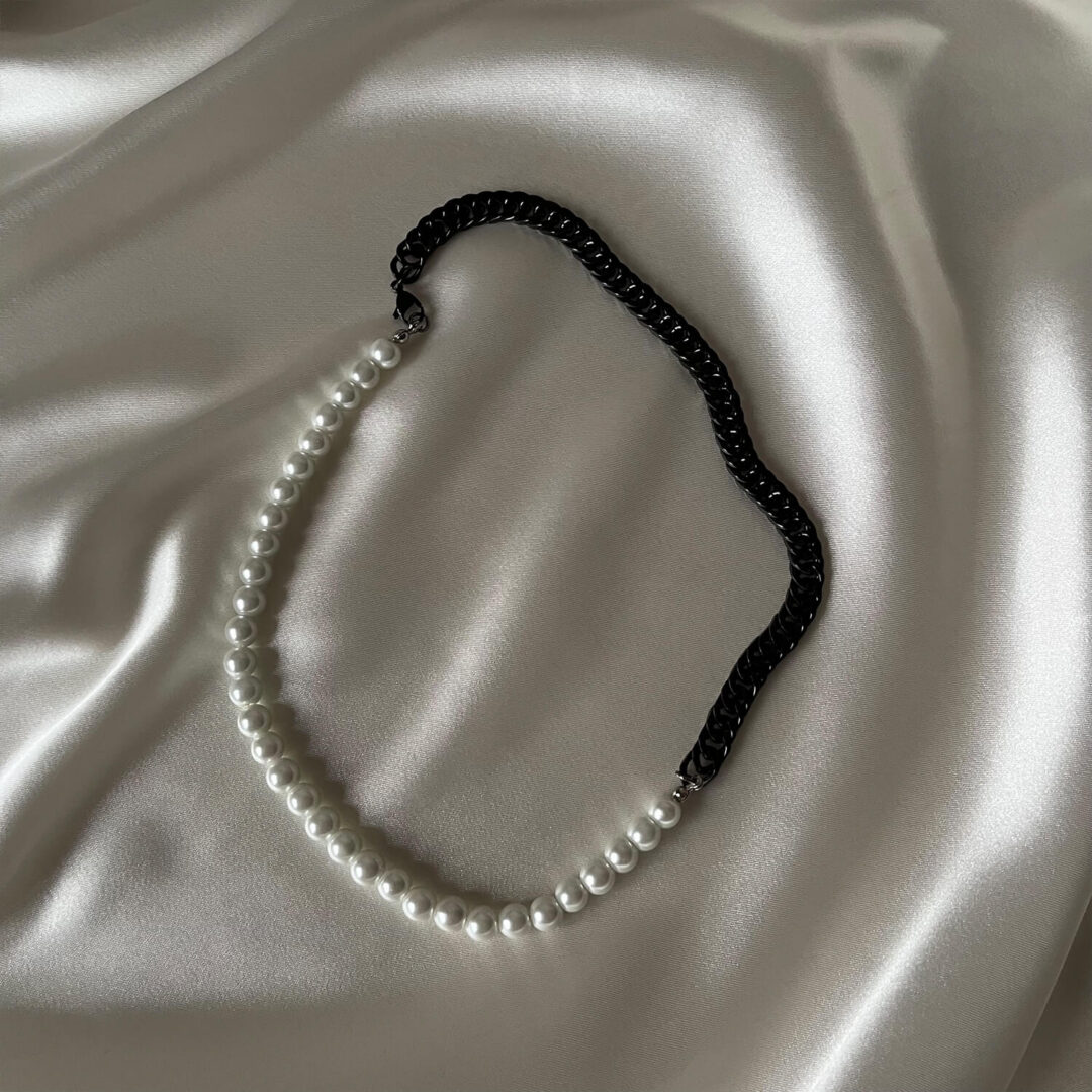 inci detayli siyah zincir kolye modeli inci detayli siyah zincir kolye modeli